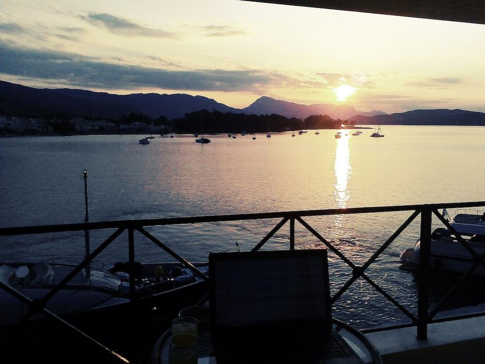 The Manessi City Boutique Hotel Poros Town Exterior foto
