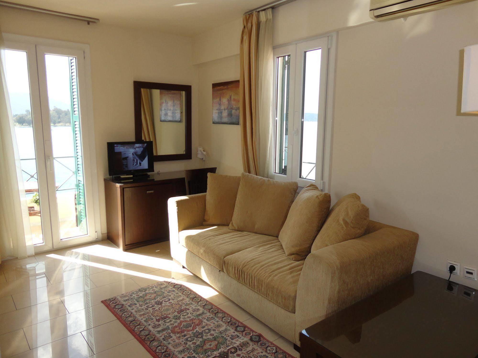 The Manessi City Boutique Hotel Poros Town Exterior foto