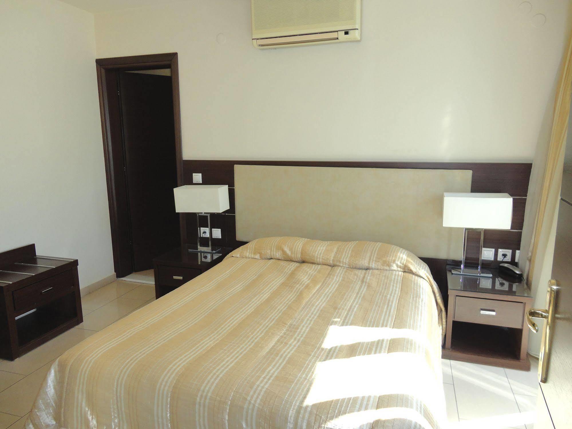 The Manessi City Boutique Hotel Poros Town Exterior foto
